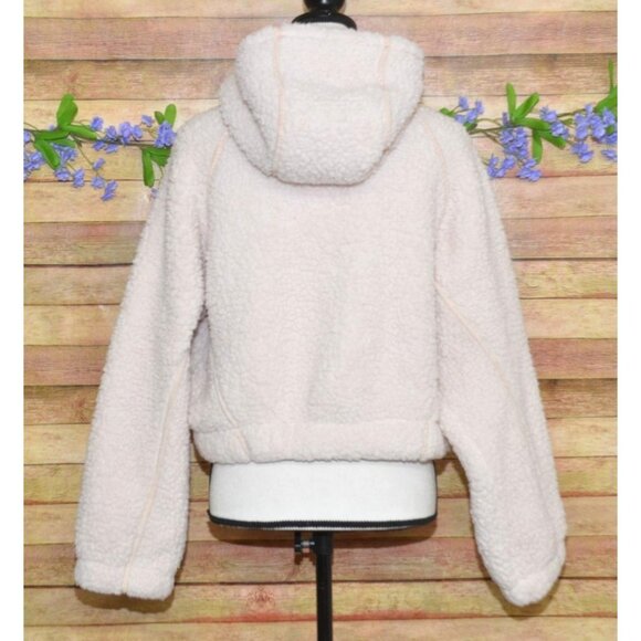 NWOT Wild Fable Boxy Crop Full Fleece Zip Front Jacket Size M/L Cream Neutral - Picture 8 of 11